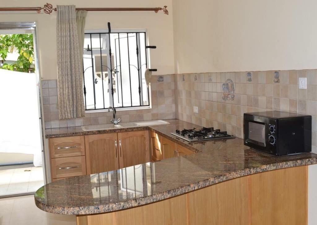 Jet Villa Flic en Flac Экстерьер фото